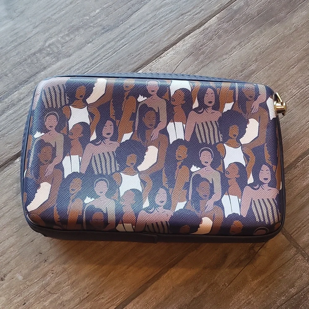 IZZY & LIV Powerful Women Crossbody Clutch Bag w/ Adjustable Strap Gold Accents - Picture 10 of 13